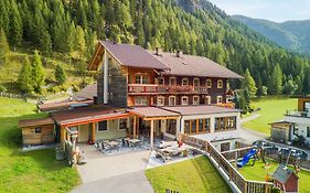 Landhaus Taurer Kals-am Großglockner 3*